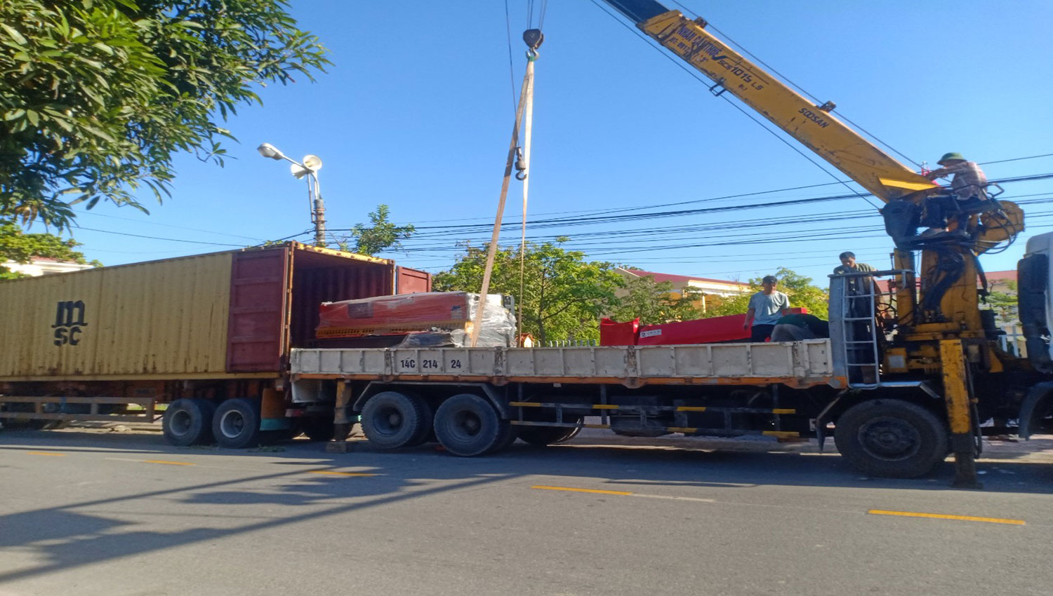 Cho thuê xe cẩu container hàng hóa tại cảng Hải Phòng