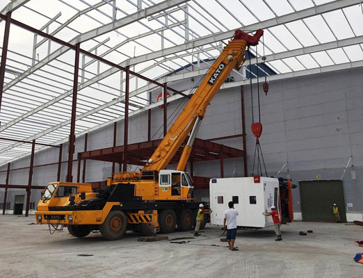 Cẩu hàng bằng xe cẩu tự hành tại Hải Phòng