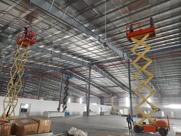 Thuê xe nâng người thi công M&E Hải Phòng