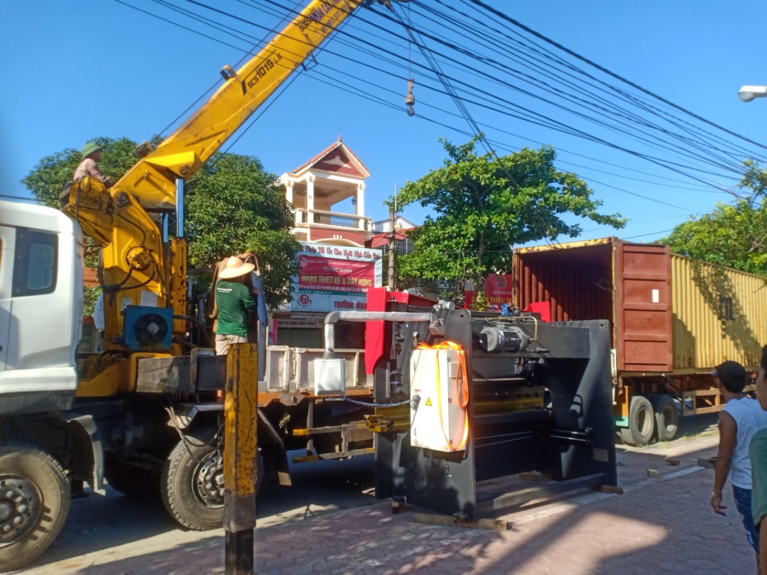 Cho thuê xe nâng, xe cẩu rút hàng, vận chuyển máy móc tại Hải Phòng