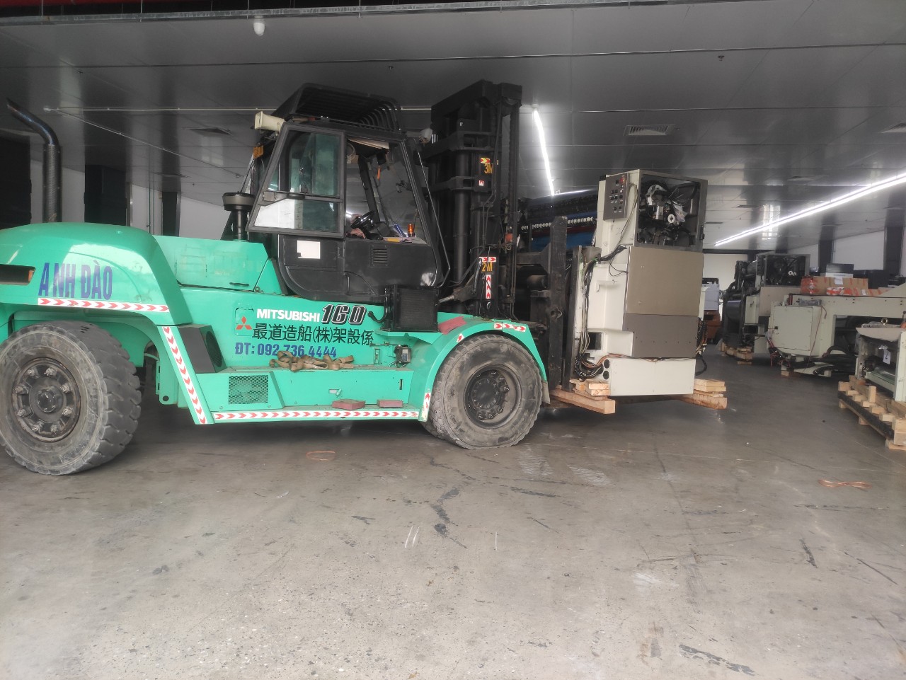Cho thuê xe nâng, xe cẩu, nâng hạ hàng hóa tại Hải Phòng